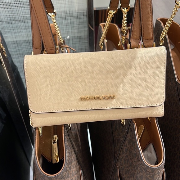 MICHAEL KORS JET SET TRAVEL LARGE TRIFOLD WALLET BUFF COLOR - Picture 2 of 16